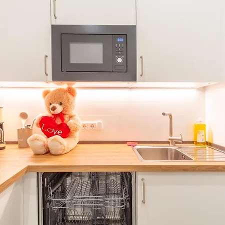 Big Apartments, Big Bathrooms, Single Beds, Perfect For Groups *