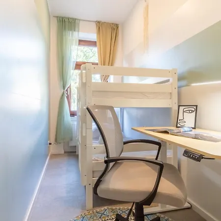 Big Apartments, Big Bathrooms, Single Beds, Perfect For Groups