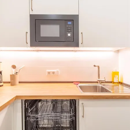 Big Apartments, Big Bathrooms, Single Beds, Perfect For Groups *