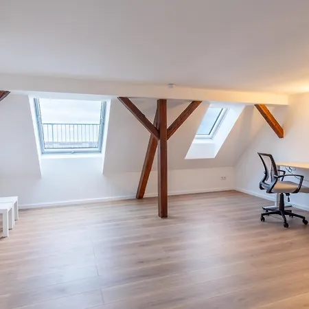 Big Apartments, Big Bathrooms, Single Beds, Perfect For Groups *