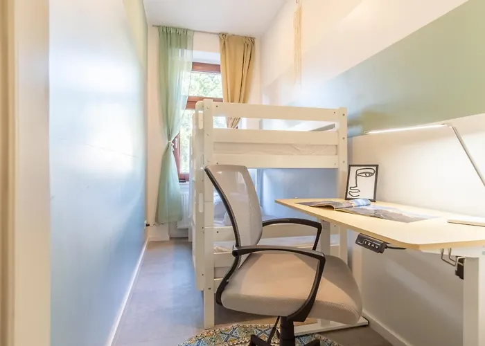 Big Apartments, Big Bathrooms, Single Beds, Perfect For Groups