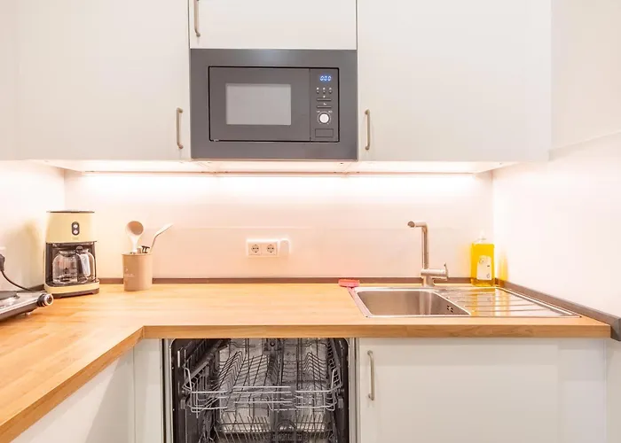 Big Apartments, Big Bathrooms, Single Beds, Perfect For Groups *