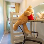 Large Group With 2 Bathrooms & Single Beds Apartment *
