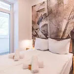 Large Group With 2 Bathrooms & Single Beds Apartment Leipzig
