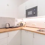 Large Group With 2 Bathrooms & Single Beds * Leipzig