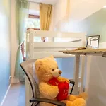 Large Group With 2 Bathrooms & Single Beds Leipzig