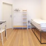 Apartment Large Group With 2 Bathrooms & Single Beds Leipzig