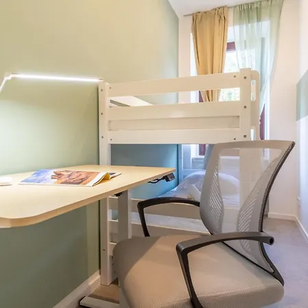 Big Apartments, Big Bathrooms, Single Beds, Perfect For Groups