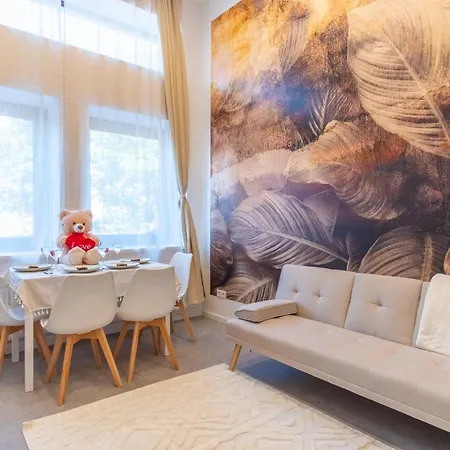 65 Zoll 4k Tv, Plus, Soundbar, Kostenloser Kaffee, 5 Raeume Apartment