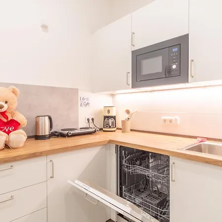 Apartment Large Group With 2 Bathrooms & Single Beds