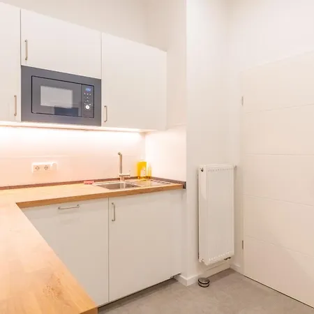 65 Zoll 4k Tv, Plus, Soundbar, Kostenloser Kaffee, 5 Raeume Apartment