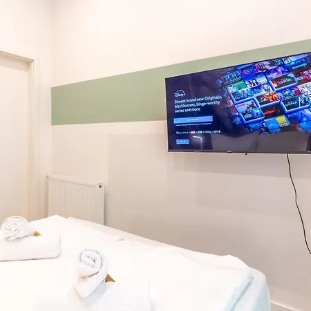 65 Zoll 4k Tv, Plus, Soundbar, Kostenloser Kaffee, 5 Raeume Apartment Leipzig