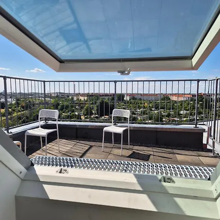 Large Group With 2 Bathrooms & Single Beds * Leipzig