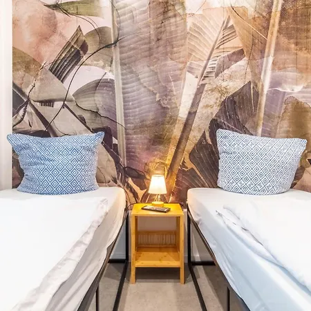 Big Apartments, Big Bathrooms, Single Beds, Perfect For Groups * Leipzig