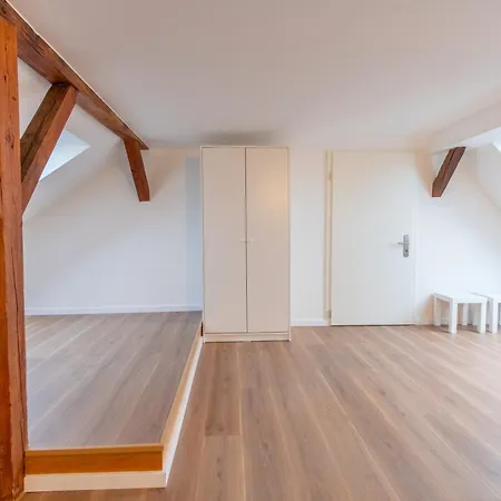 Big Apartments, Big Bathrooms, Single Beds, Perfect For Groups *