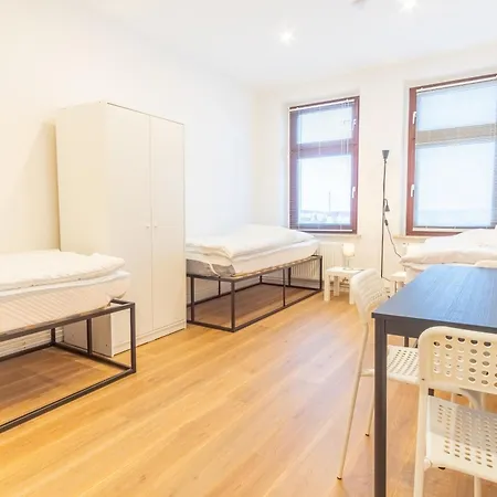 Big Apartments, Big Bathrooms, Single Beds, Perfect For Groups *