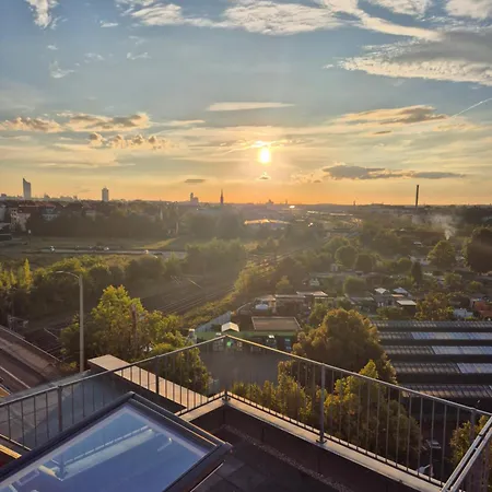Large Group With 2 Bathrooms & Single Beds * Leipzig