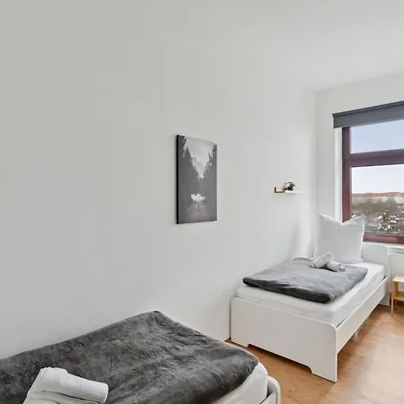 Large Group With 2 Bathrooms & Single Beds Apartment Leipzig
