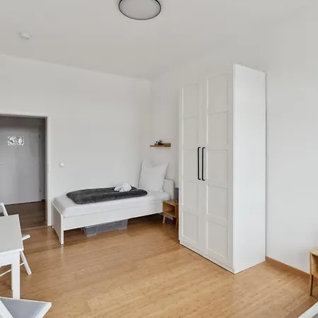 Apartment Large Group With 2 Bathrooms & Single Beds *