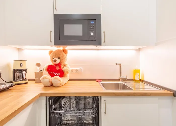 Big Apartments, Big Bathrooms, Single Beds, Perfect For Groups *