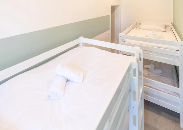 Big Apartments, Big Bathrooms, Single Beds, Perfect For Groups