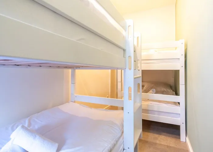 Big Apartments, Big Bathrooms, Single Beds, Perfect For Groups لبسيا