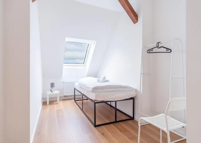 Big Apartments, Big Bathrooms, Single Beds, Perfect For Groups *