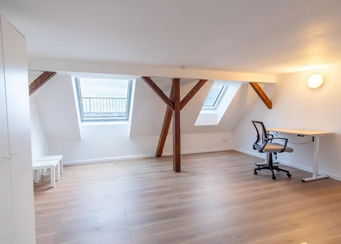 Big Apartments, Big Bathrooms, Single Beds, Perfect For Groups *